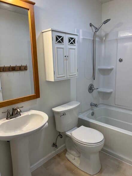 Building Photo - 1459 Westview Dr