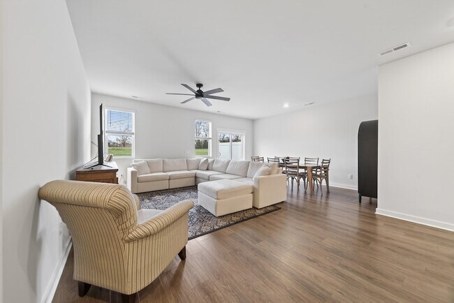 Building Photo - 313 Gingerwood Ln