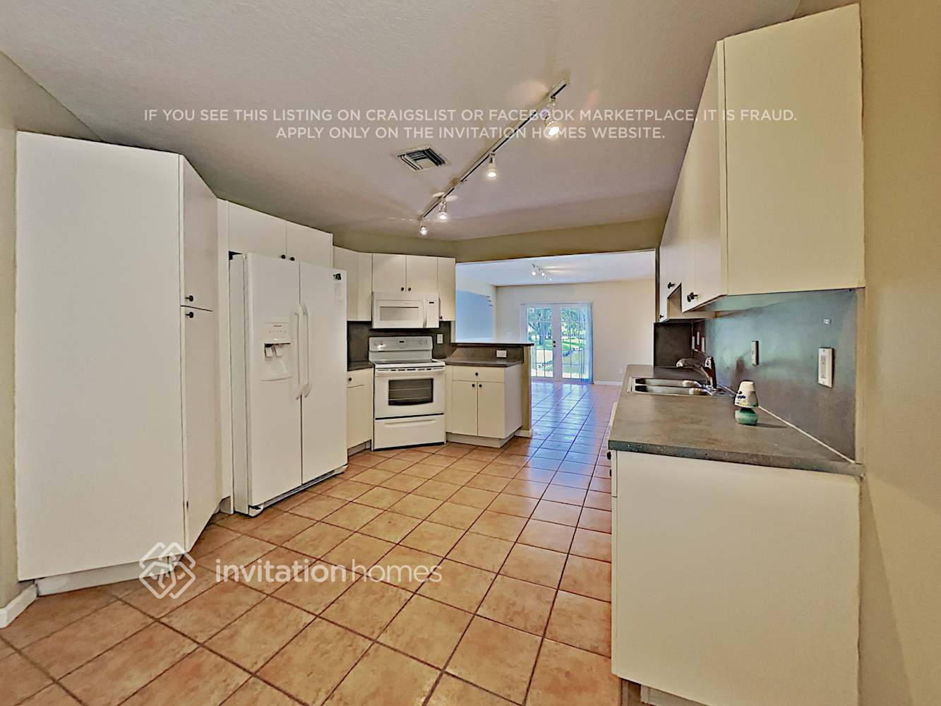 Building Photo - 9820 Fairway Cove Ln