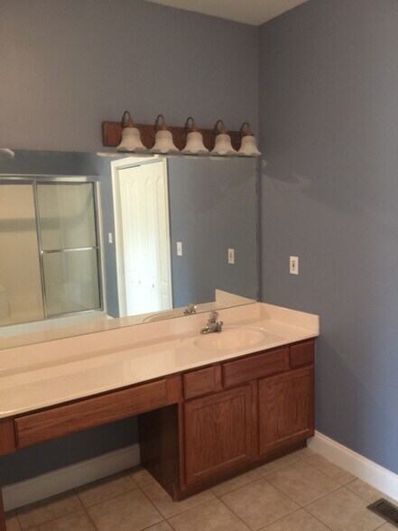 Building Photo - 319 Okema Way
