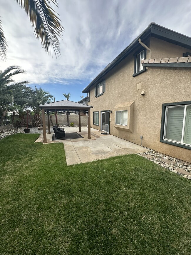 Building Photo - 16275 Summerset Street