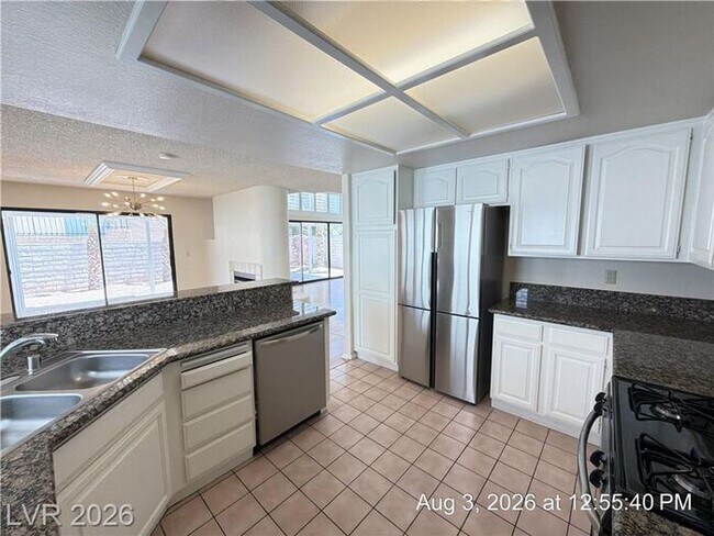 Building Photo - Beautiful Home with Private Balcony, Fireplace & Granite Kitchen