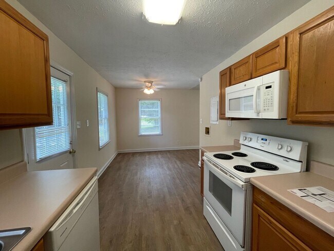 Building Photo - PRE-LEASING FOR JULY 22ND 2026!