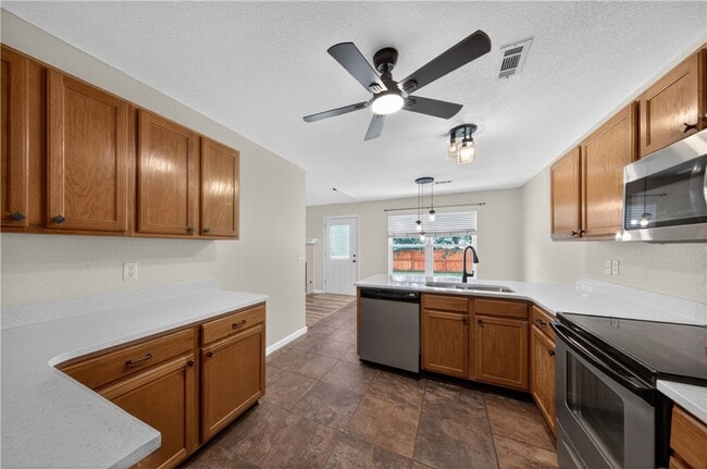 Building Photo - 903 Tyra Ln