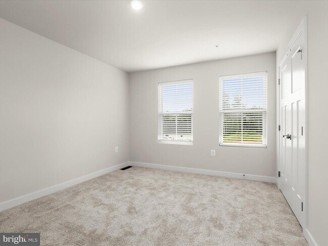 Building Photo - 4738 Naples Ave