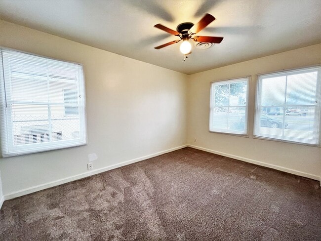 Building Photo - Centrally located 3-bedroom house