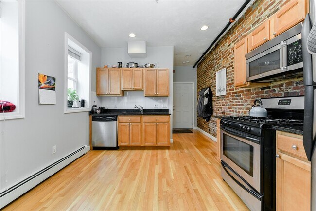 Building Photo - 158 Cottage St