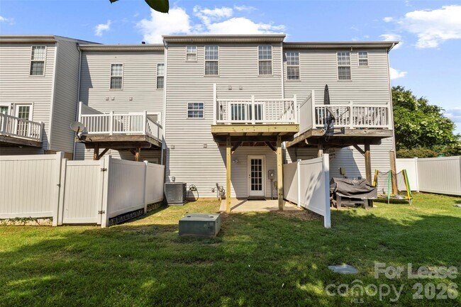 Building Photo - 11022 Garden Oaks Ln