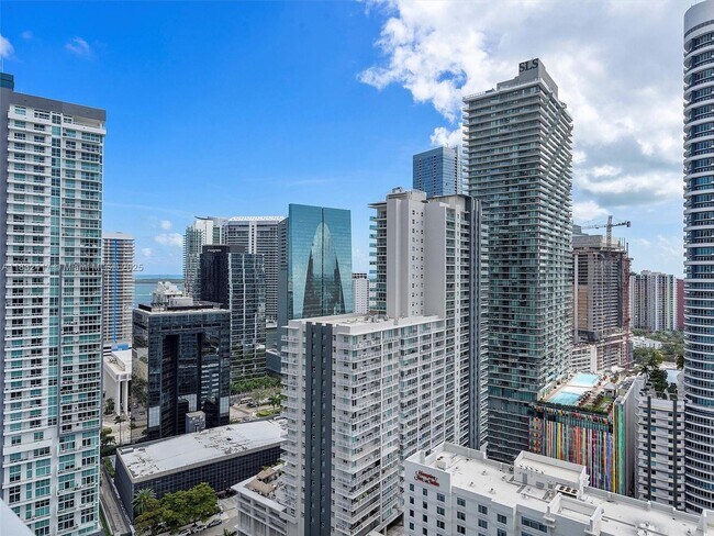 Building Photo - 1111 SW 1st Ave