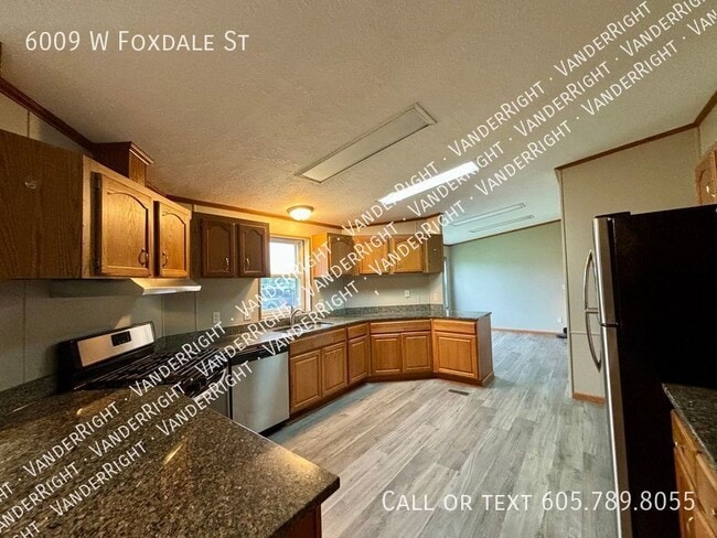 Building Photo - 6009 W Foxdale St
