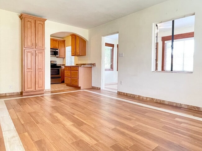 Building Photo - Just Listed! Large 1/1 Winter Park Home wi...