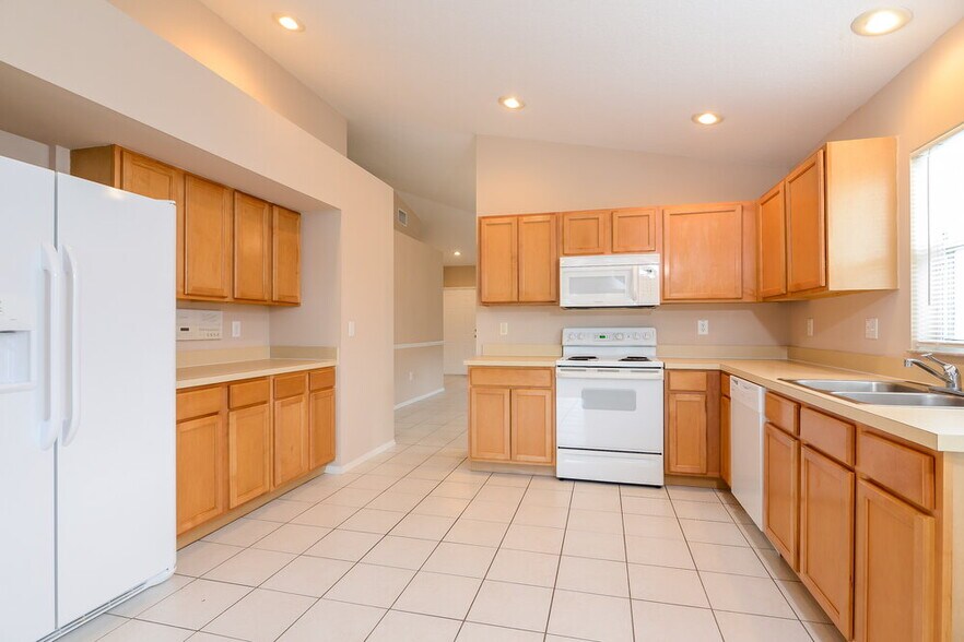 Building Photo - 26641 Sea Hero Cir