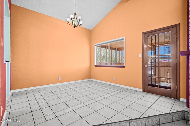Building Photo - 4805 Maureen Cir