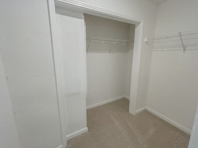 Building Photo - Now Leasing – Fully Renovated Home in Gunt...