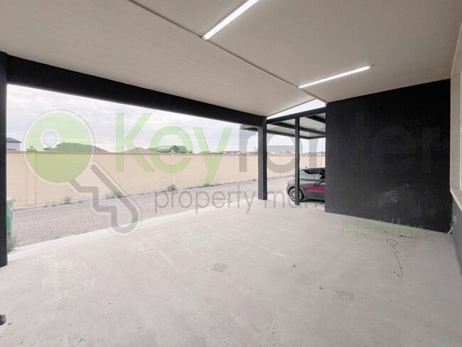 Building Photo - Stunning 3- bed/ 2.5 upgraded luxury townh...