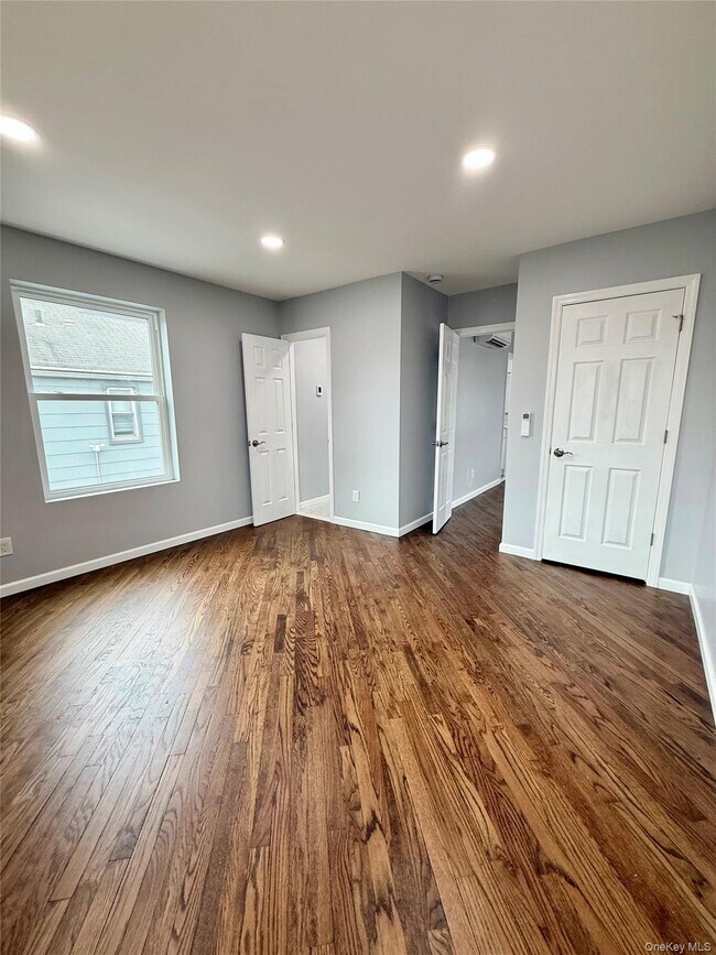 Building Photo - 19 Lee Ave