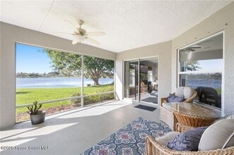 Building Photo - 935 Southlakes Way SW