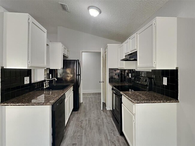 Building Photo - 1201 Hilburn Ct