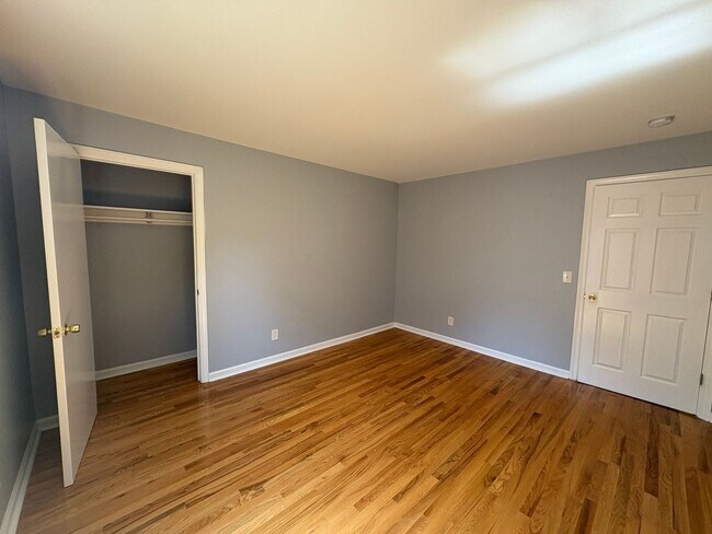 Building Photo - 519 Asbury Ave