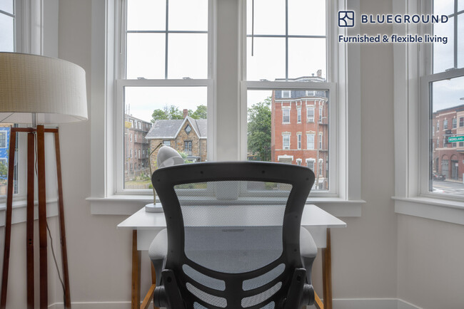 Building Photo - 125 Warren St