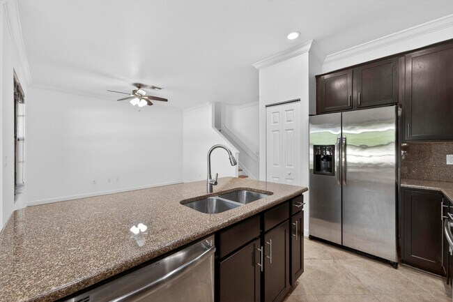 Building Photo - 10384 Wellington Parc Dr