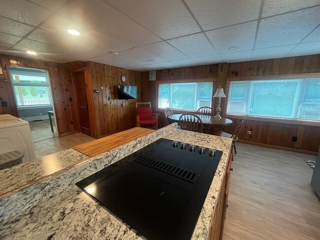 Building Photo - 45 Kattelville Rd