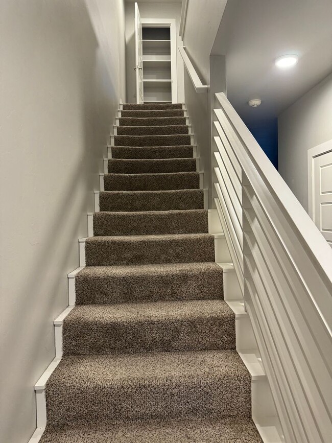 Building Photo - 1/2 off first month! 3 bedroom, 2.5 bathroom, 1 car garage