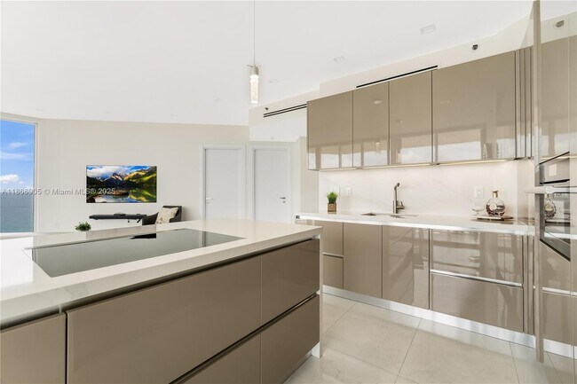 Building Photo - 7330 Ocean Terrace