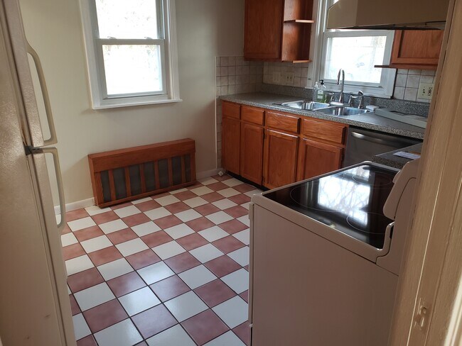 Building Photo - 19 Maplewood Ave