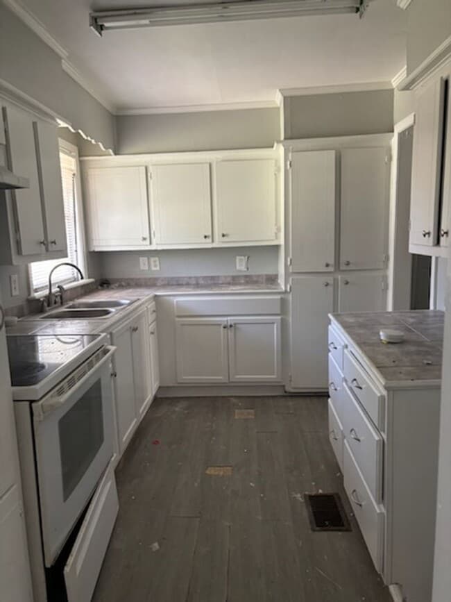 Building Photo - 2846 Marydale Dr