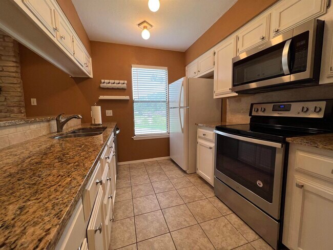 Building Photo - 116 Dawn