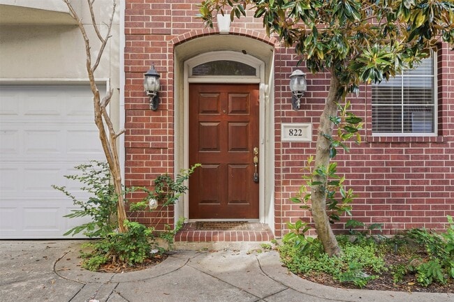 Building Photo - 822 Stuart St