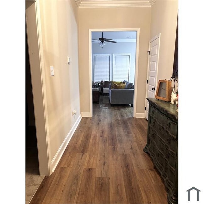 Building Photo - 127 Rita Ann Wy