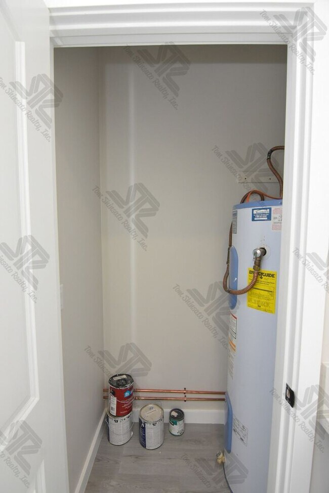 Building Photo - 1236