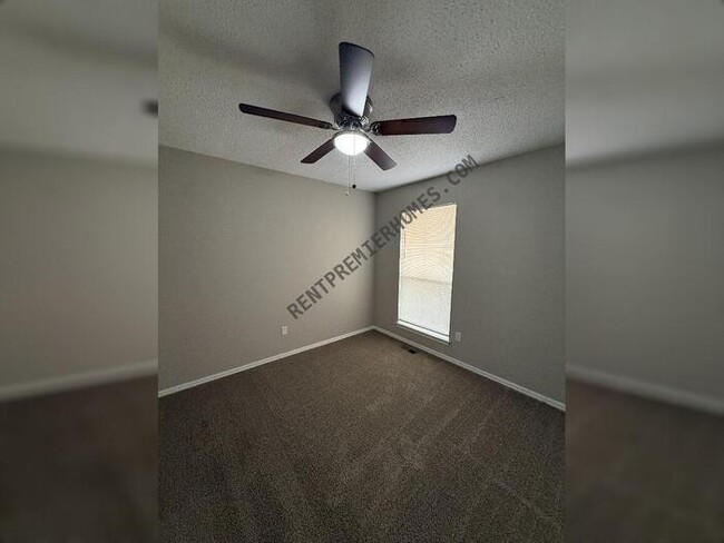 Building Photo - 9805 Blue Bonnet Dr