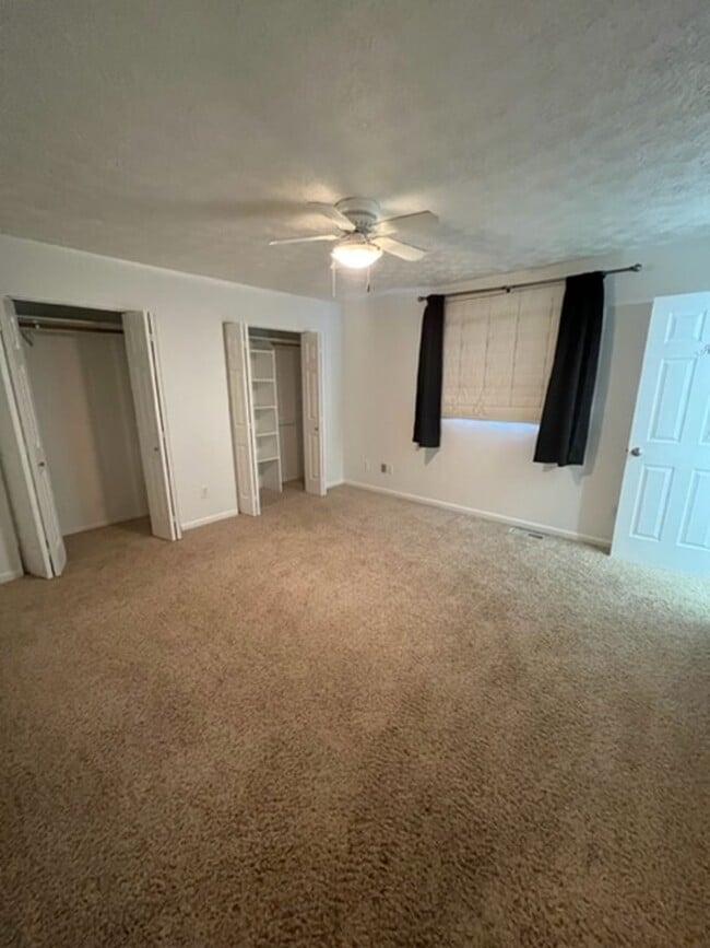 Building Photo - Gorgeous Eagle River Home w/ Open Concept Layout!