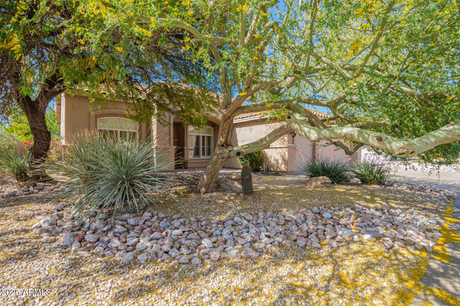 Building Photo - 5543 E Blanche Dr