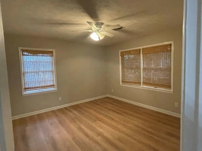 Building Photo - 3321 Elm Creek Dr