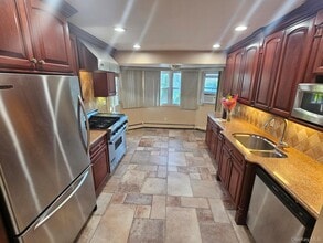 Building Photo - 93 W 6th St