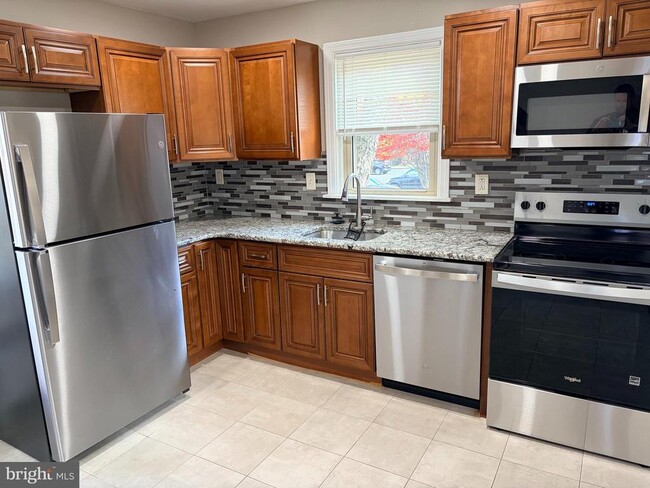 Building Photo - 1017 N York Rd