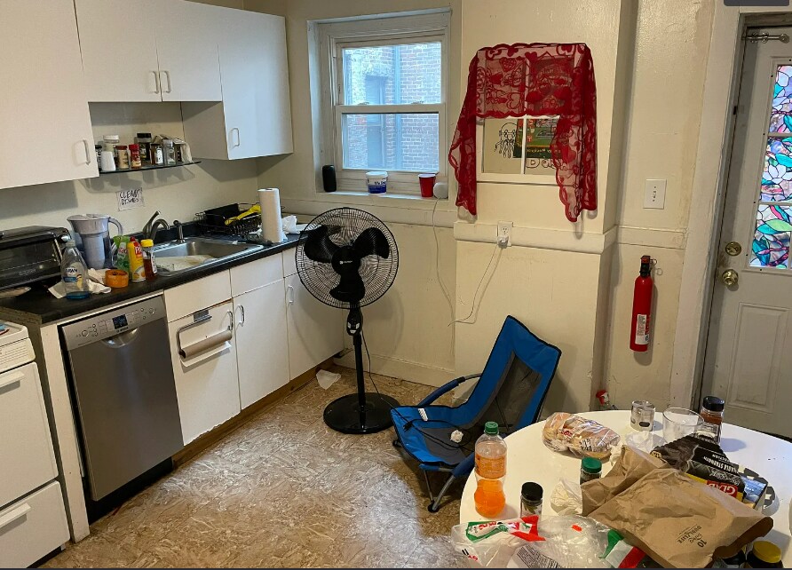 Building Photo - 212 Hemenway St