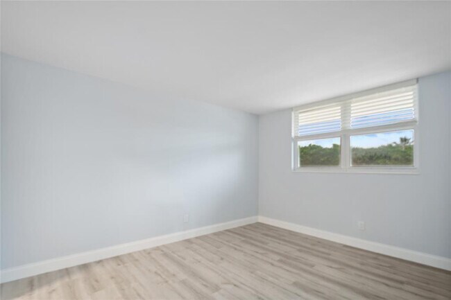 Building Photo - 2731 NE 14th Street Causeway