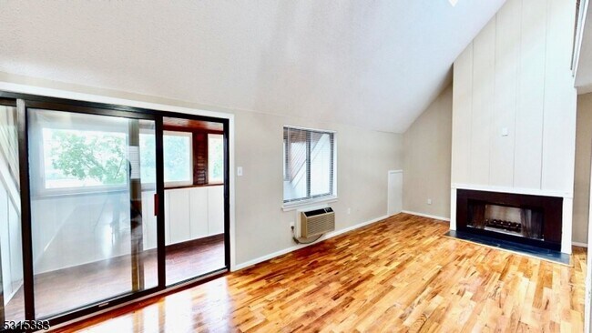 Building Photo - 2 Hackensack St