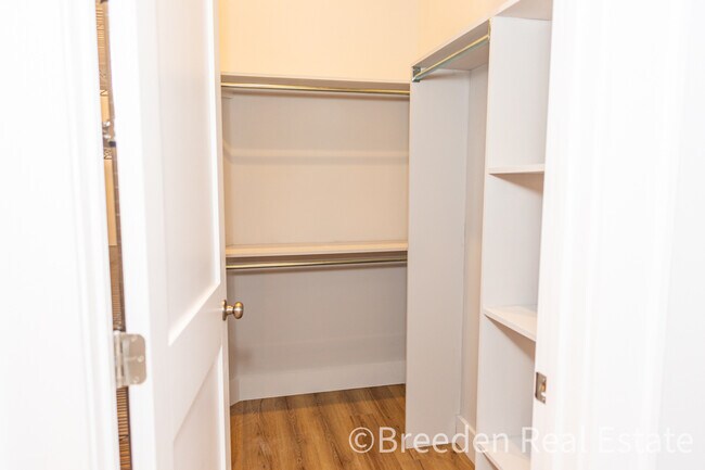 Building Photo - 100 W Union St