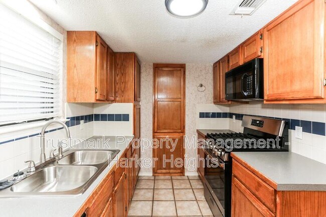 Building Photo - 1208 Westway Cir