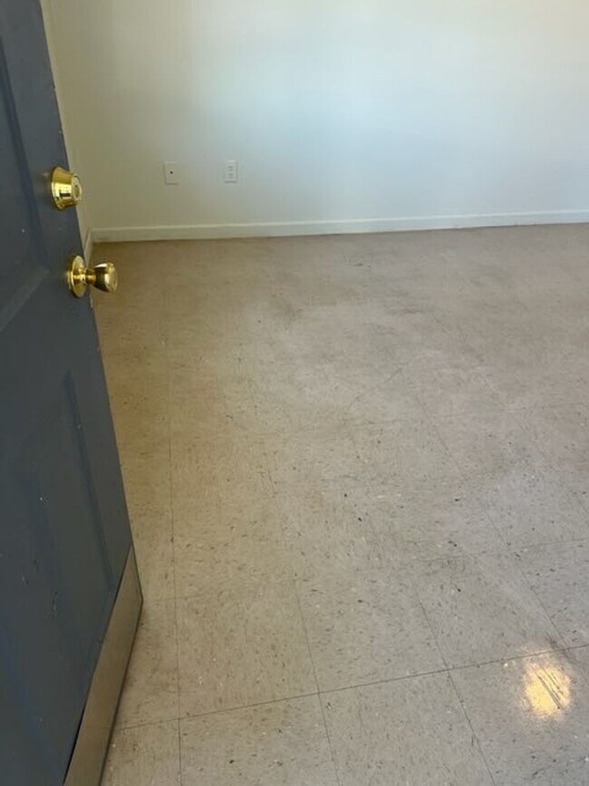 Building Photo - Monthly Paid Rent