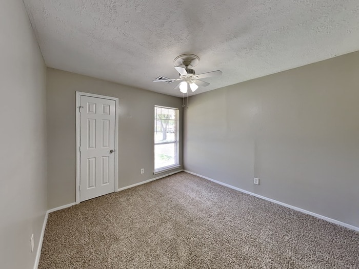 Building Photo - 809 Lochmoor Ln