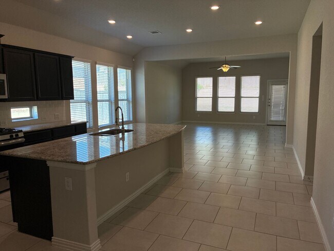 Building Photo - !! MOVE IN SPECIAL: Get 50% OFF!! 4BR/3BA House • In-Unit W/D • Attached Garage  • Backyard in Sa...