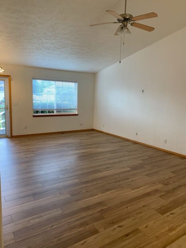 Building Photo - 9049 Torrey Ln