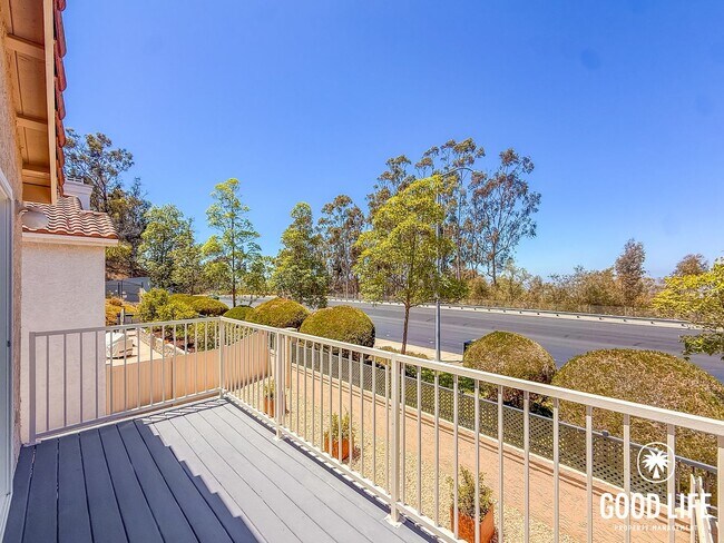 Building Photo - Spacious 3BD/2.5 BA Home in Scripps Ranch with Pool, Private Balcony & In-Unit Laundry